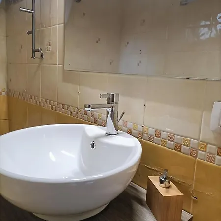 Simone Apartment *