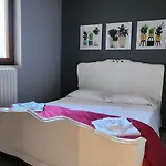 Simone